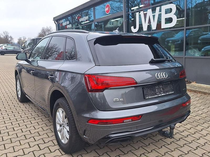 Grau daytonagrau perleffekt metallic Gebraucht 2021 Audi Q5 S-Line SUV | 38.888 € (Etwas zu teuer) - Bild 1/4