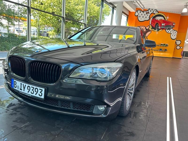 Grau Gebraucht 2008 BMW 730 Limousine | 10.100 € (Guter Preis) - Bild 1/4