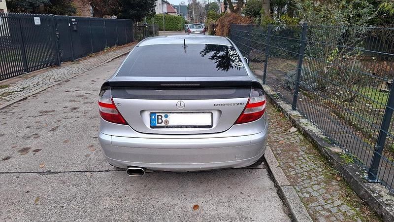 Gebraucht Mercedes C180 143 PS (105 kW) 2002 Silber Coupé