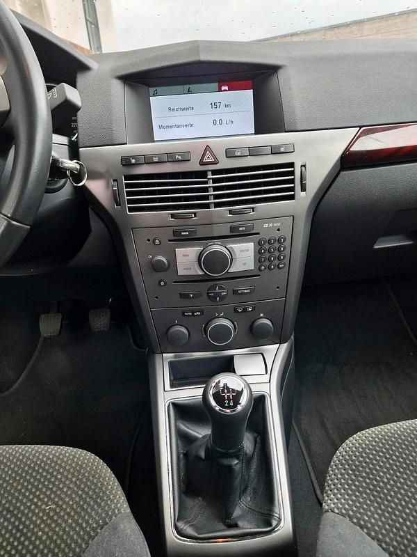 Gebraucht Opel Astra 105 PS (77 kW) 2004 Silber Kleinwagen