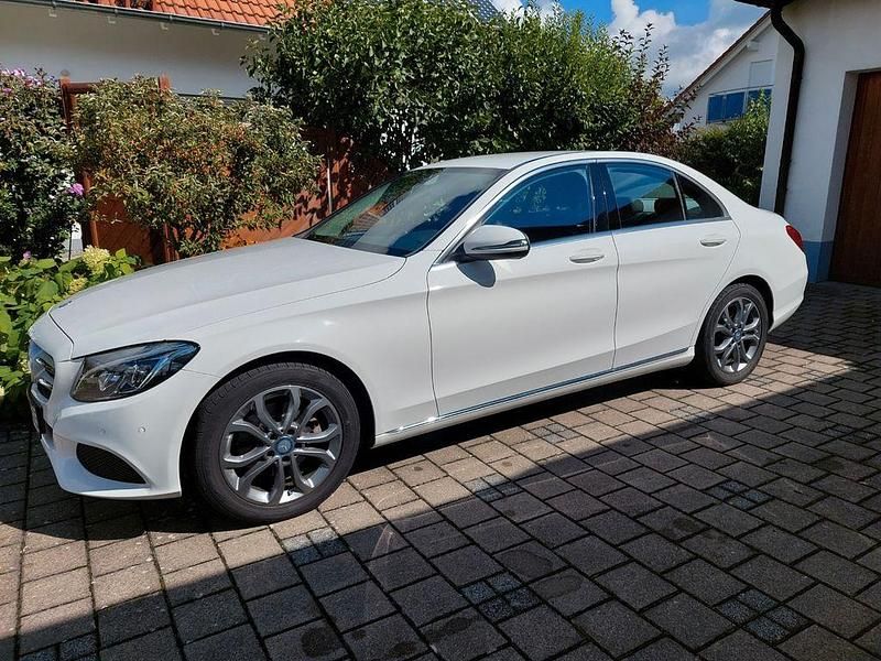 Weiß Gebraucht 2020 Mercedes C300 Avantgarde Limousine | 28.900 € (Superpreis) - Bild 1/4