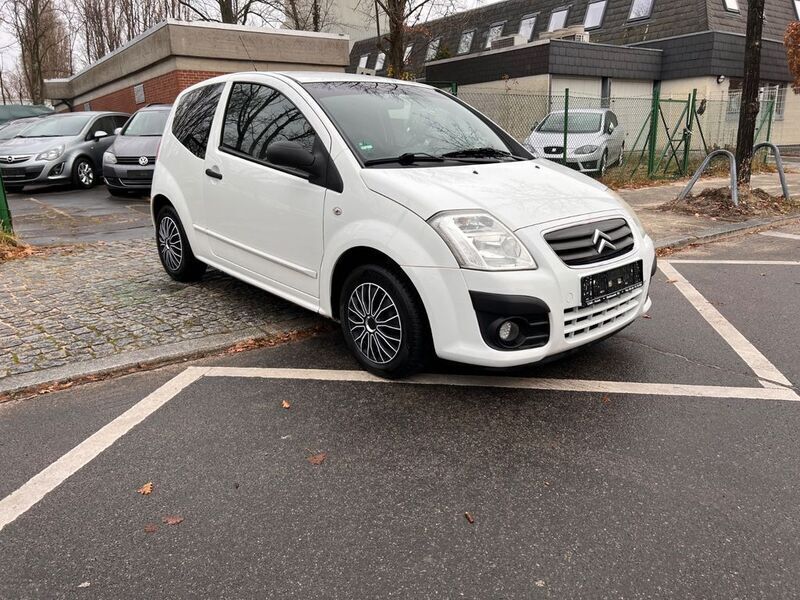 Weiß Gebraucht 2009 Citroën C2 Style Kleinwagen | 1.999 € (Guter Preis) - Bild 1/4