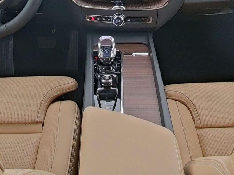 Weiß Gebraucht 2025 Volvo XC60 Plus SUV | 54.900 € (Fairer Preis) - Bild 1/4