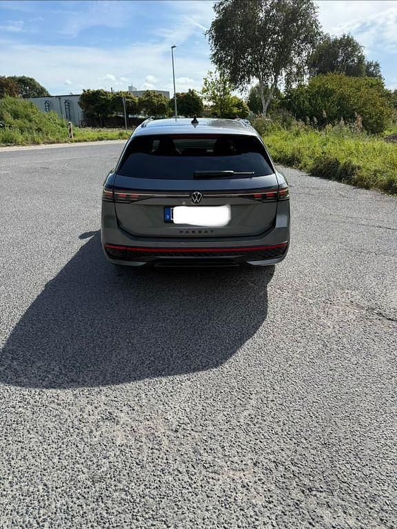 Gebraucht VW Passat R-line 272 PS (200 kW) 2024 Grau Kombi