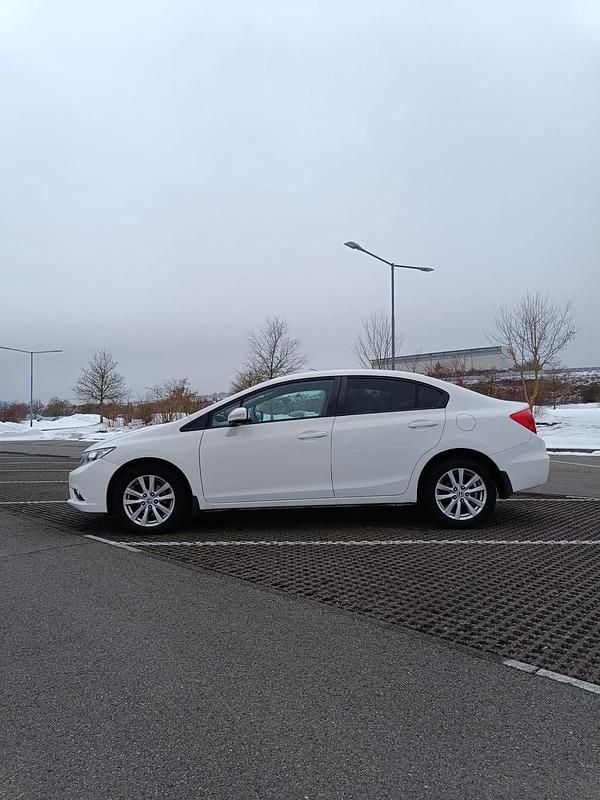 Weiß Gebraucht 2012 Honda Civic Limousine | 7.800 € (Fairer Preis) - Bild 1/4
