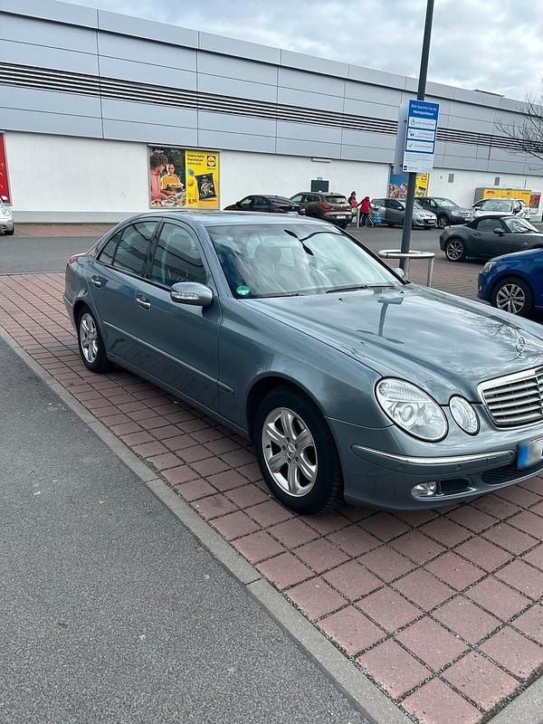 Gebraucht Mercedes E240 2004 Grau Limousine