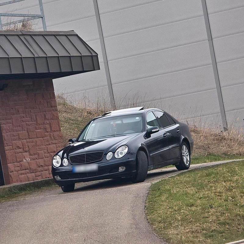 Gebraucht Mercedes E200 122 PS (89 kW) 2004 Blau Limousine