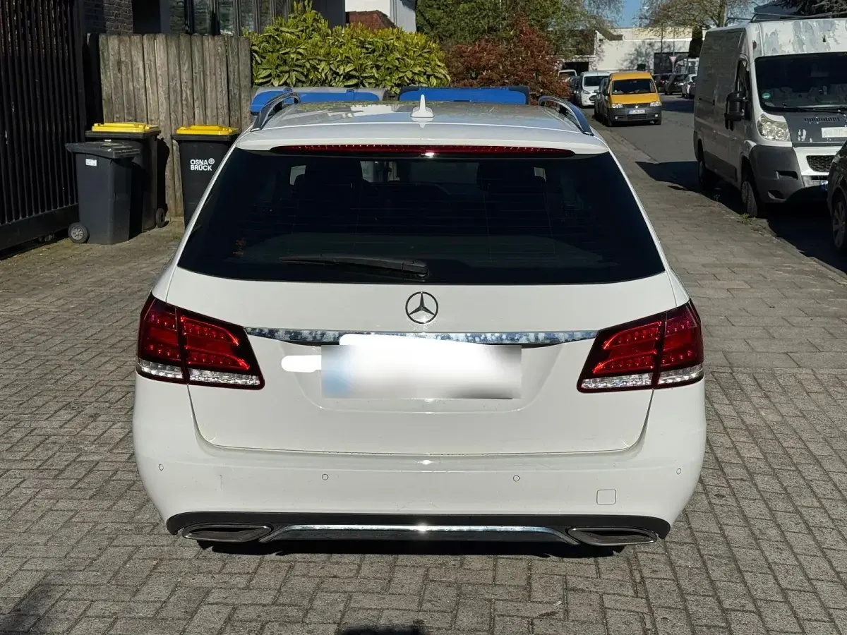 Gebraucht Mercedes E250 204 PS (150 kW) 2015 Weiß Limousine