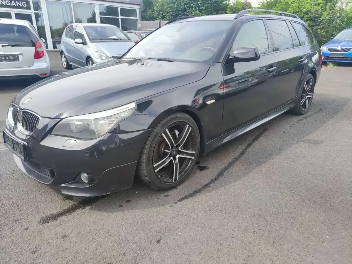 Gebraucht BMW 530 272 PS (200 kW) 2008 Carbonschwarz metallic Kombi