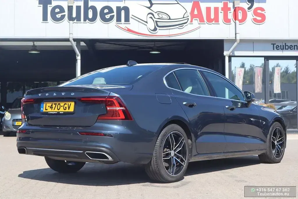 Gebraucht Volvo S60 Inscription 163 PS (119 kW) 2021 Blau Limousine