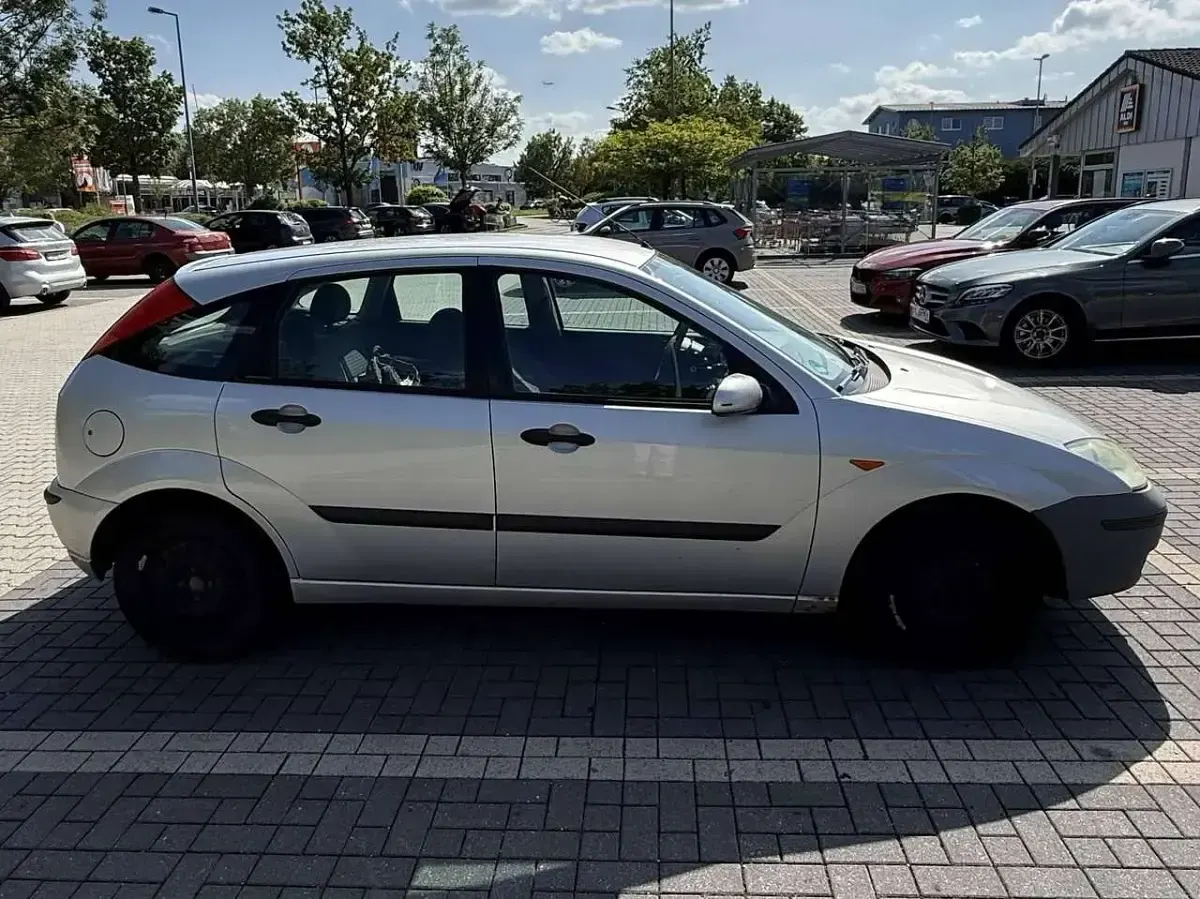 Gebraucht Ford Focus Futura 116 PS (85 kW) 2004 Grau Limousine