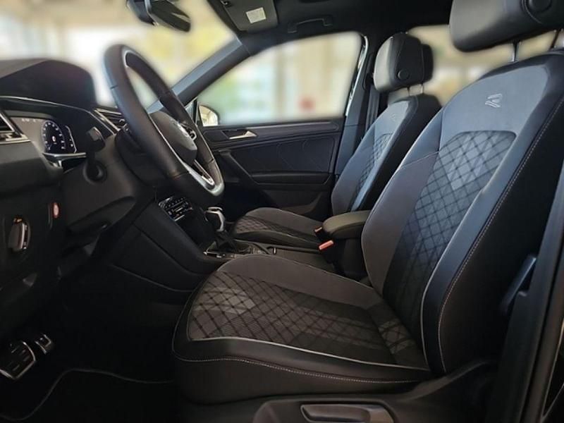 Gebraucht VW Tiguan Allspace R-line 200 PS (147 kW) 2024 Deep black perleffekt (metallic) SUV