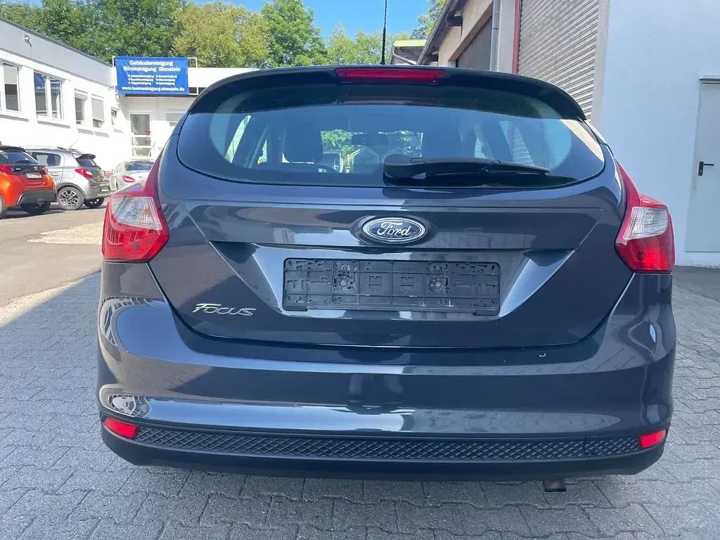 Gebraucht Ford Focus Titanium 125 PS (91 kW) 2011 Grau Limousine
