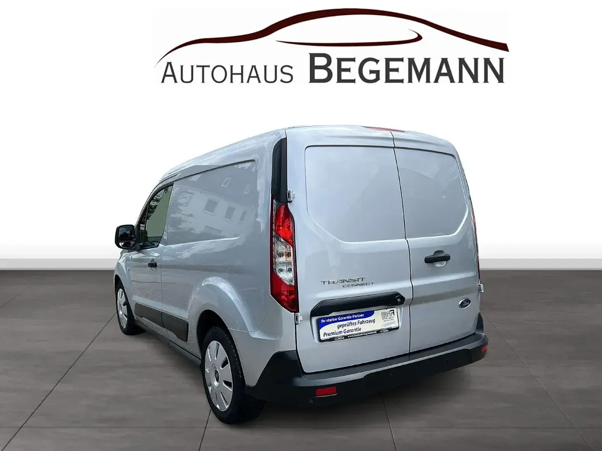 Usado Ford Transit Trend 101 CV (74 kW) 2021 Plateado Familiar