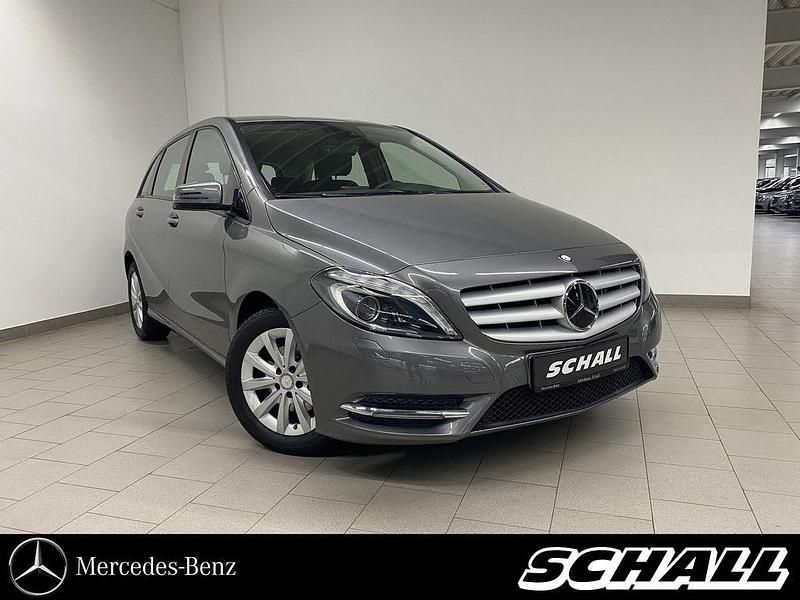 Grau Gebraucht 2013 Mercedes B200 Van / Kleinbus | 15.799 € (Etwas zu teuer) - Bild 1/4