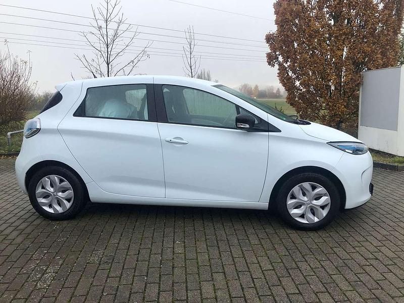 Gebraucht Renault Zoe Life 50 kW (69 PS) 2019 369 arktisweiß Kleinwagen