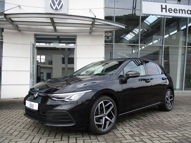 Schwarz Gebraucht 2020 VW Golf VIII Life Limousine | 17.490 € (Etwas zu teuer) - Bild 1/4