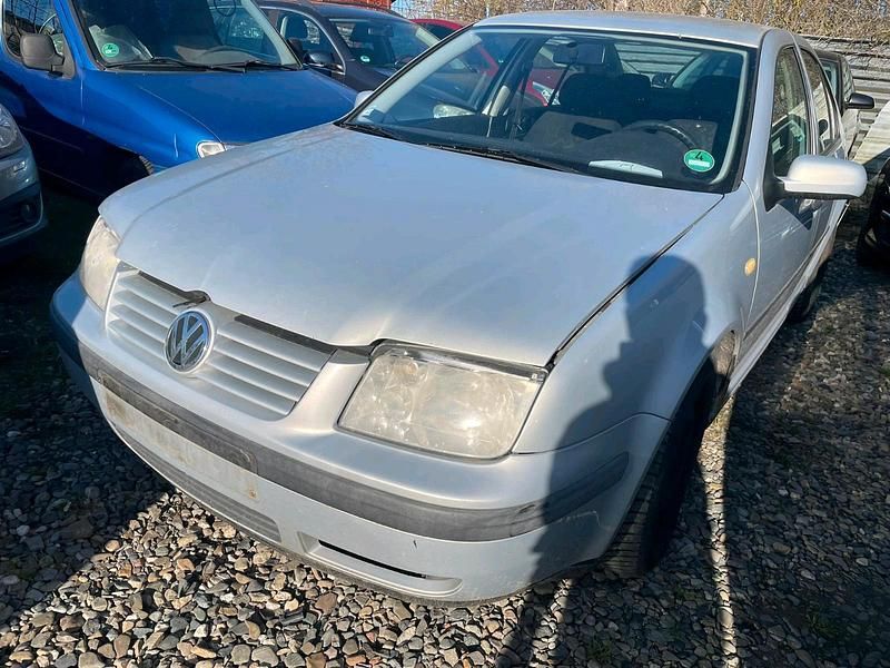 Gebraucht VW Bora 101 PS (74 kW) 1999 Silber Limousine