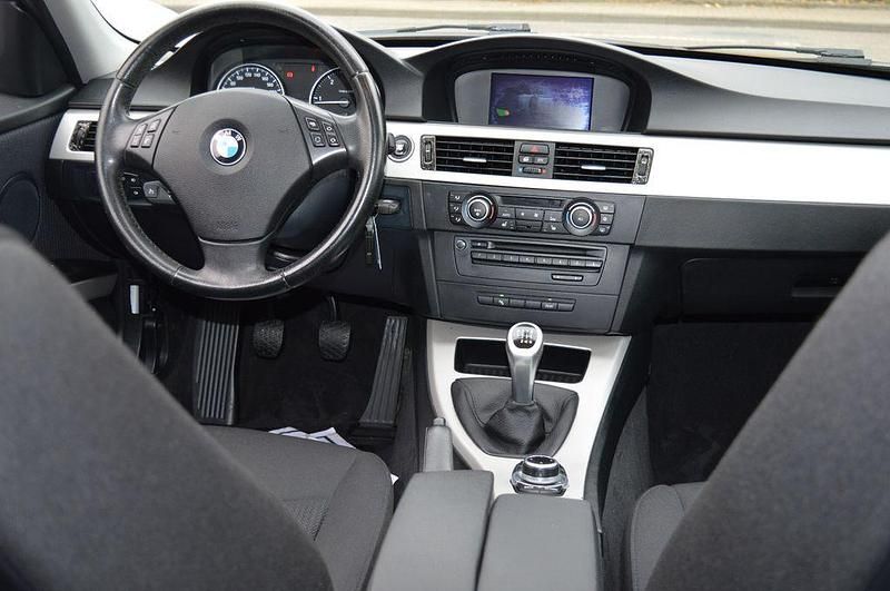 Gebraucht BMW 318 Comfort Edition 143 PS (105 kW) 2010 Silber Limousine