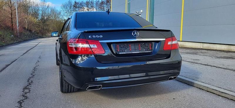 Gebraucht Mercedes E500 AMG 387 PS (284 kW) 2009 Schwarz Limousine