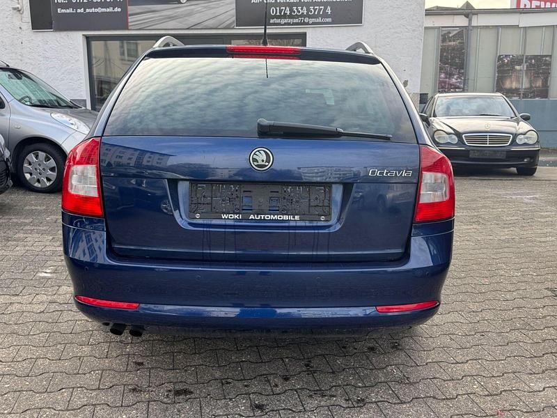 Gebraucht Skoda Octavia Ambiente 122 PS (89 kW) 2009 Blau Kombi
