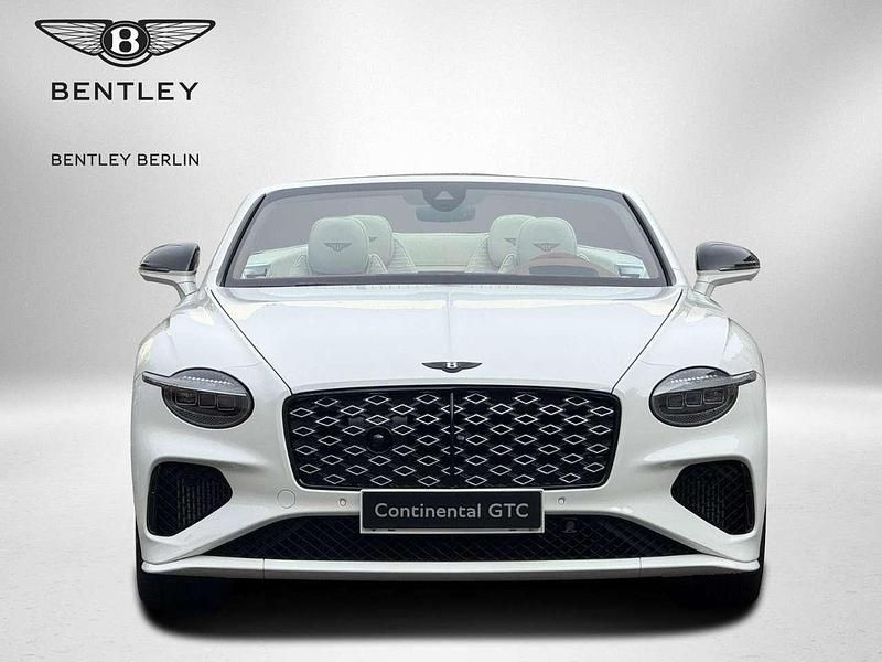 Neu Bentley Continental Mulliner 782 PS (575 kW) 2025 Glacier white Cabrio