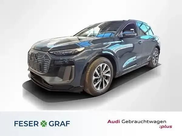 Plasmablau metallic Gebraucht 2025 Audi e-tron Ambiente SUV | 59.980 € (Superpreis) - Bild 1/4