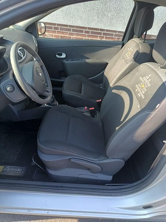 Gebraucht Renault Clio II Authentique 75 PS (55 kW) 2011 Silber Limousine