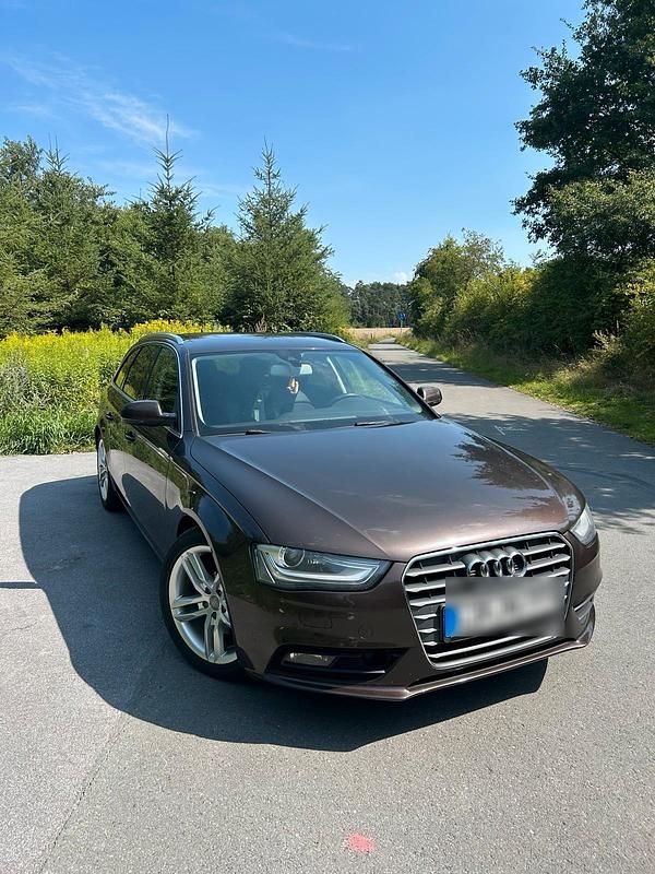 Braun Gebraucht 2013 Audi A4 Kombi | 11.199 € (Etwas zu teuer) - Bild 1/4