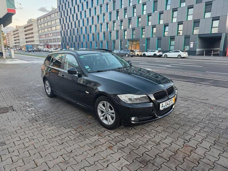 Schwarz Gebraucht 2010 BMW 318 Lifestyle Kombi | 6.000 € (Etwas zu teuer) - Bild 1/4