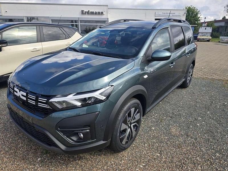 Dqk zedergrün met. Neu 2025 Dacia Jogger Expression Van / Kleinbus | 21.230 € (Guter Preis) - Bild 1/4