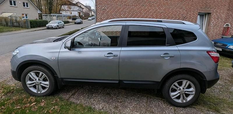 Silber Gebraucht 2013 Nissan Qashqai +2 Tekna SUV | 7.000 € (Fairer Preis) - Bild 1/4