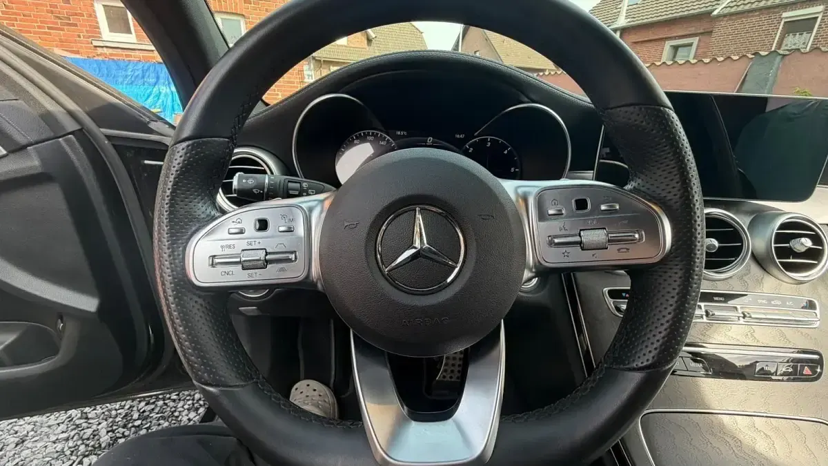 Gebraucht Mercedes C220 AMG 194 PS (142 kW) 2021 Schwarz Kombi