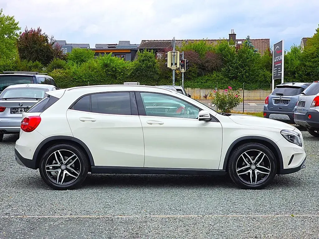 Gebraucht Mercedes GLA200 156 PS (114 kW) 2016 Weiß SUV