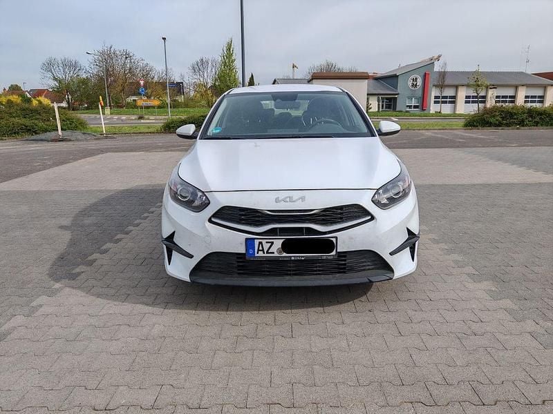 Gebraucht Kia Ceed Vision 101 PS (74 kW) 2024 Weiß Kleinwagen