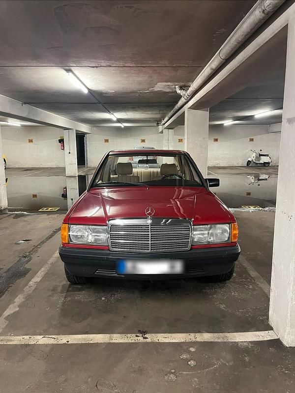 Gebraucht Mercedes 190 122 PS (89 kW) 1983 Rot Limousine