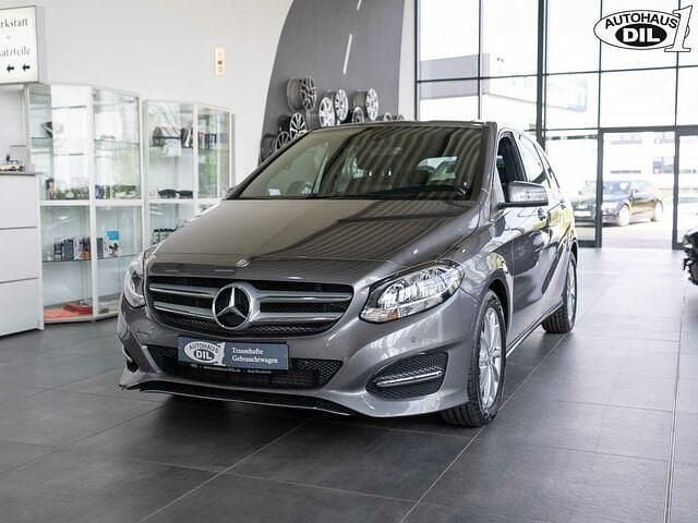 Gebraucht Mercedes B200 156 PS (114 kW) 2015 Grau (mountaingrau  met.) Kleinwagen