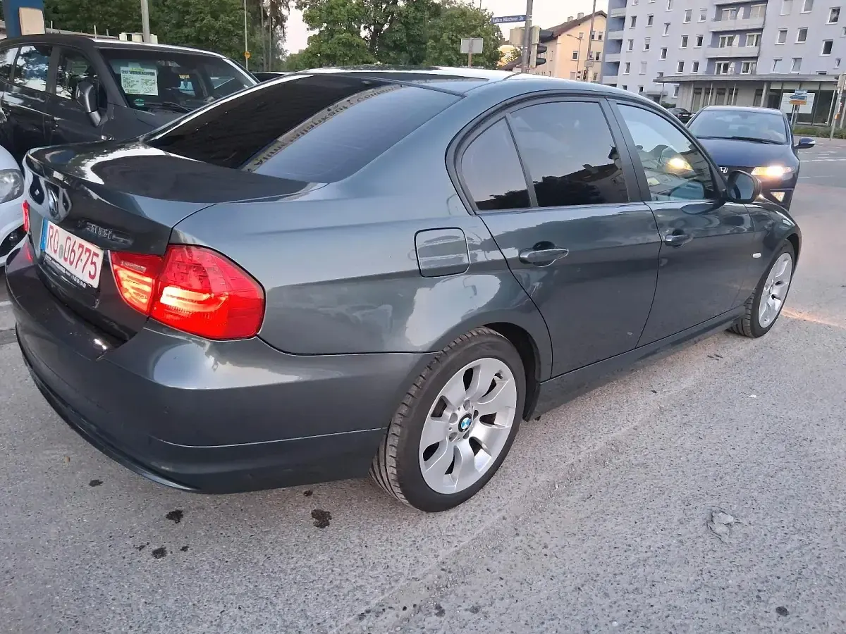 Gebraucht BMW 318 143 PS (105 kW) 2009 Grün Limousine