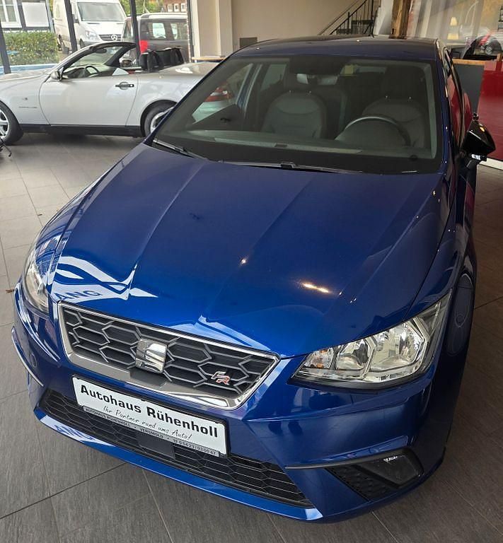 Blau Gebraucht 2019 Seat Ibiza FR Limousine | 13.900 € (Fairer Preis) - Bild 1/4
