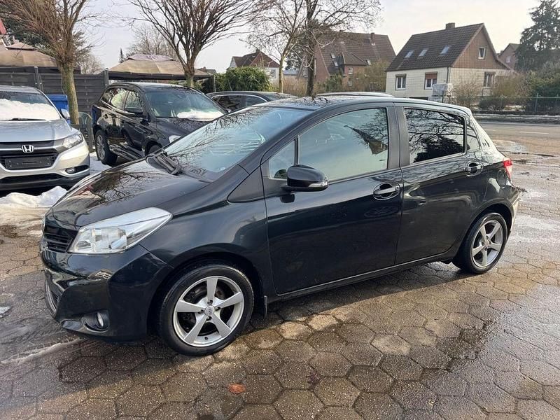 Gebraucht Toyota Yaris 69 PS (50 kW) 2013 Schwarz Kleinwagen