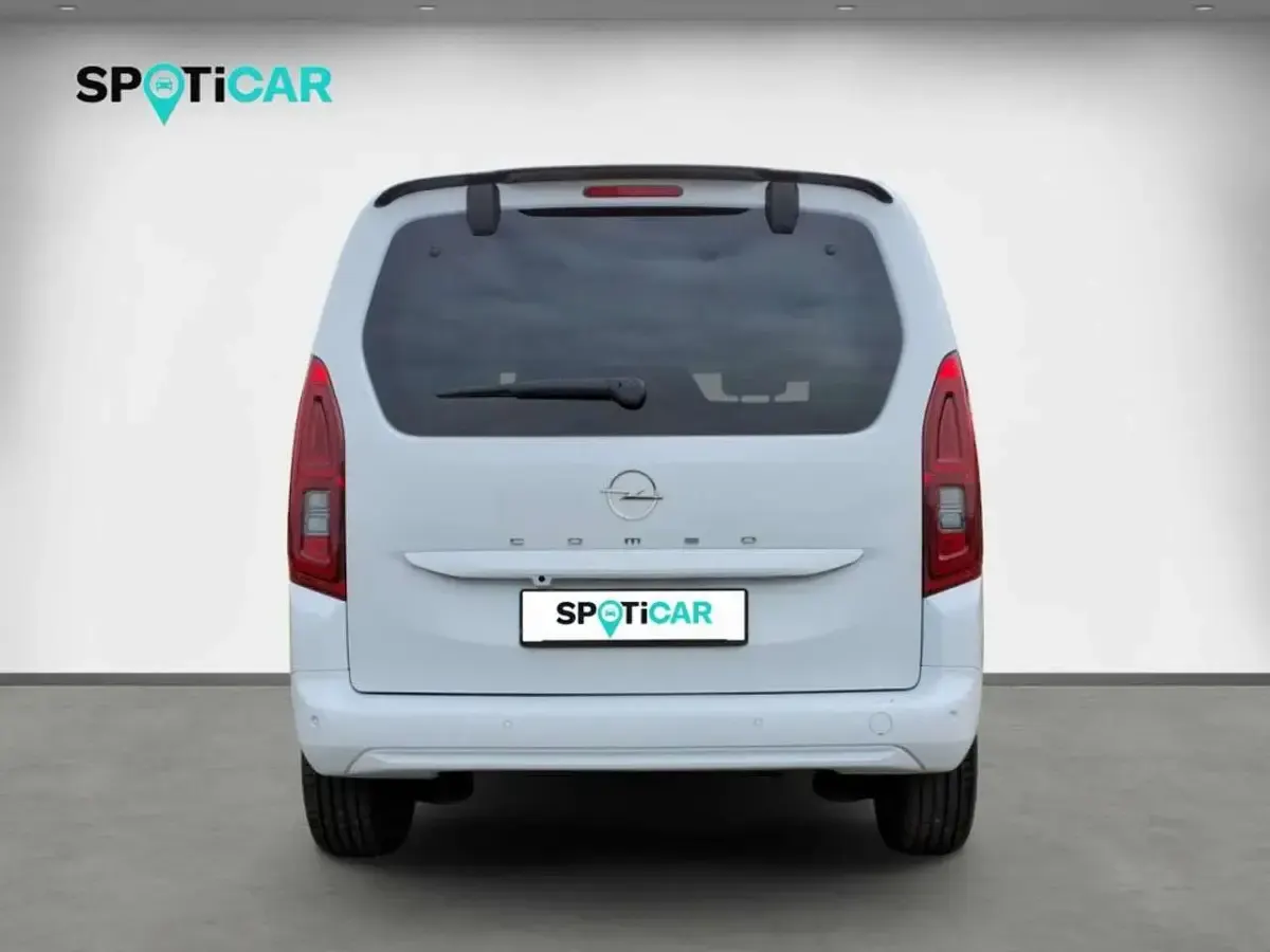 Gebraucht Opel Combo 131 PS (96 kW) 2024 Kaolin weiß Van / Kleinbus