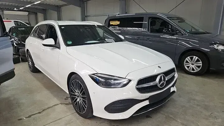 Gebraucht Mercedes C220 Avantgarde 197 PS (144 kW) 2024 Weiß Limousine
