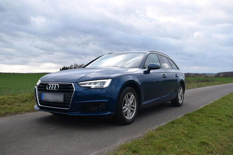 Gebraucht Audi A4 Comfort 150 PS (110 kW) 2016 Blau Kombi