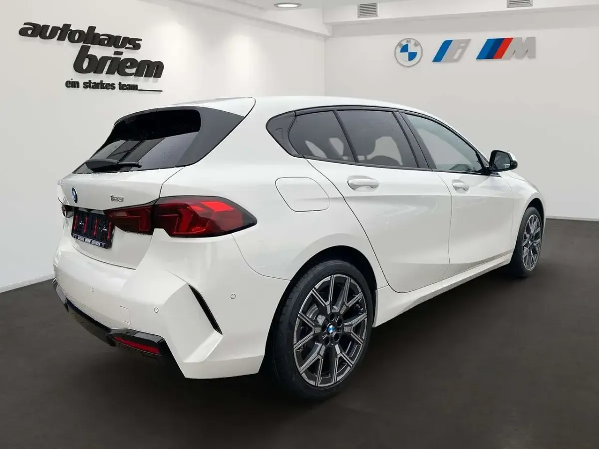 Gebraucht BMW 123 Sport Line 218 PS (160 kW) 2026 Alpinweiss iii Kleinwagen