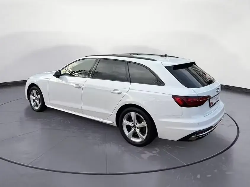 Używany Audi A4 Advanced 163 KM (119 kW) 2022 Biały Kombi