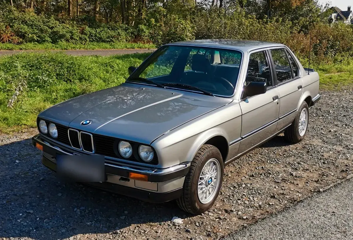 Gebraucht BMW 318 102 PS (75 kW) 1987 Silber Limousine