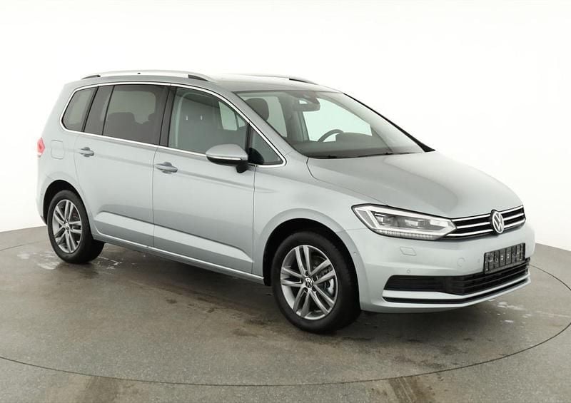Neu VW Touran Comfortline 150 PS (110 kW) 2026 Oyster silber metallic Van / Kleinbus