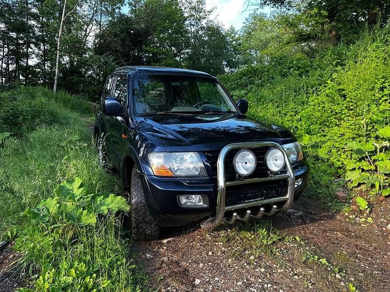 Blau Gebraucht 2002 Mitsubishi Pajero SUV | 6.750 € (Etwas zu teuer) - Bild 1/4