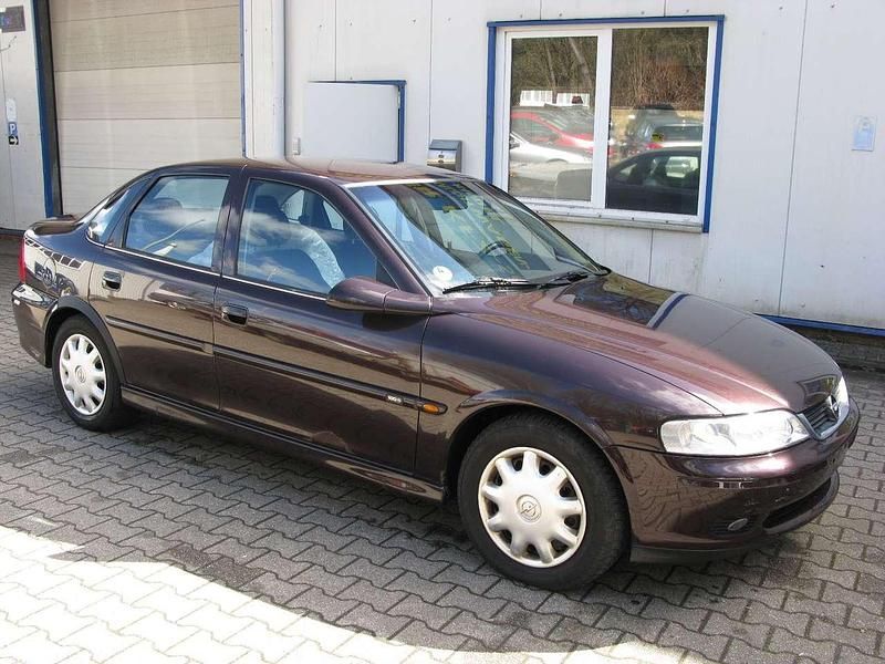 Gebraucht Opel Vectra Basis 101 PS (74 kW) 1999 Braun Limousine