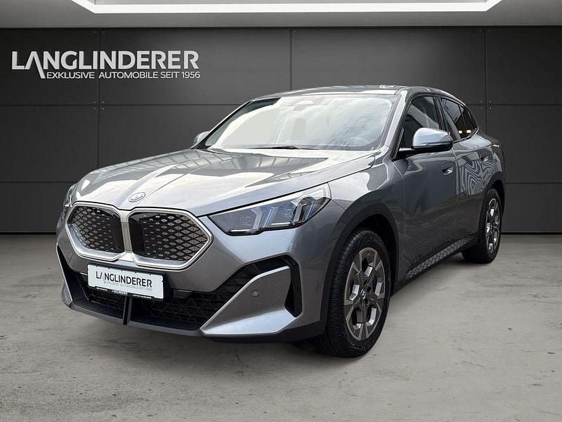 Skyscraper grau metallic Gebraucht 2024 BMW iX2 Performance SUV | 44.900 € (Superpreis) - Bild 1/4